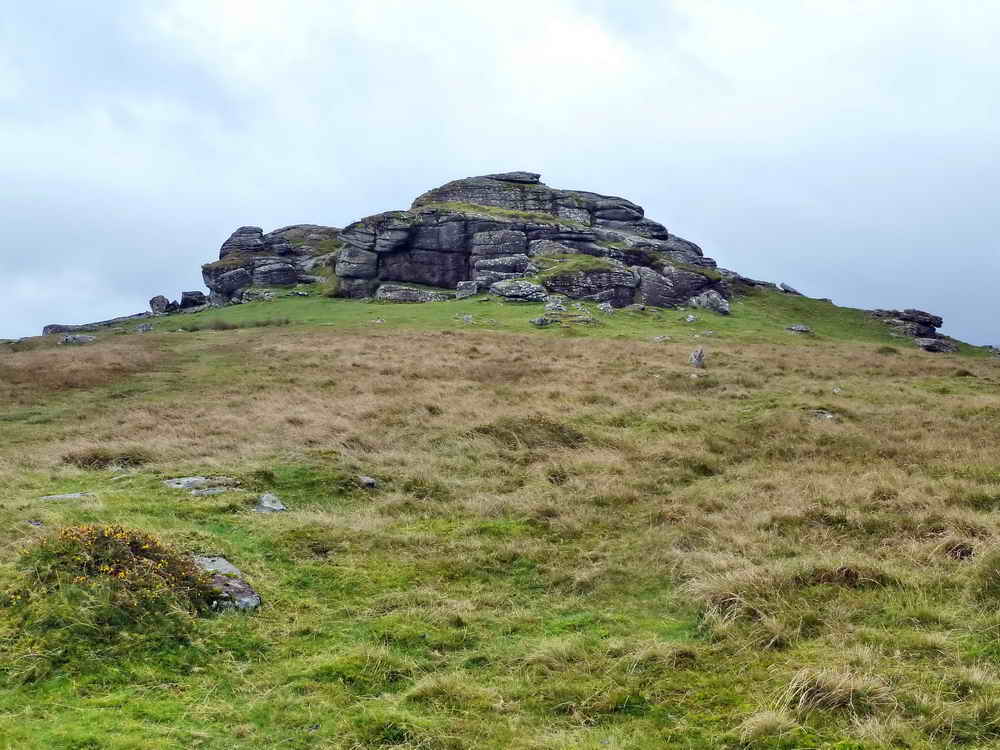 Approaching Kes Tor