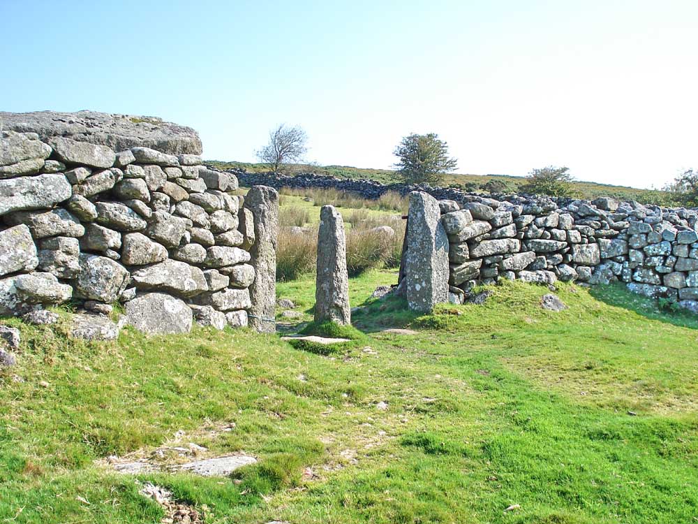 Entrance to Dunnabridge Pound, SX 64618 74635