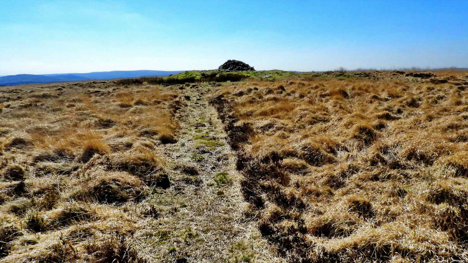 Approaching the cairn on Water Hill. SX 6716 8130. Elevation 489 metres (1604 feet)