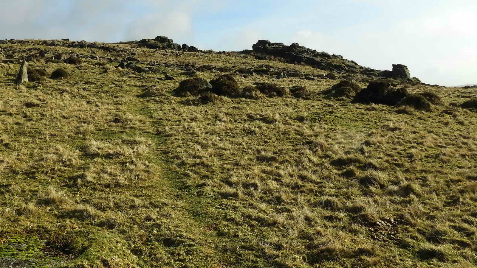 Approaching Crockern Tor. Note the rock stack to the right - Parliament Rock