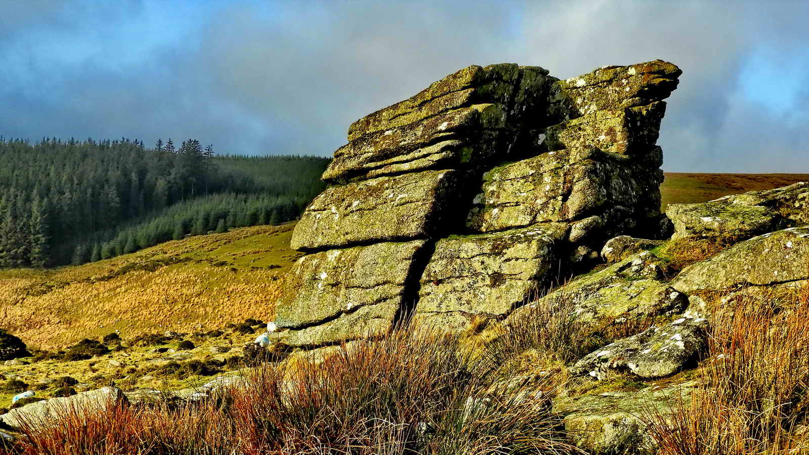 Another view of the imposing Parliament Rock